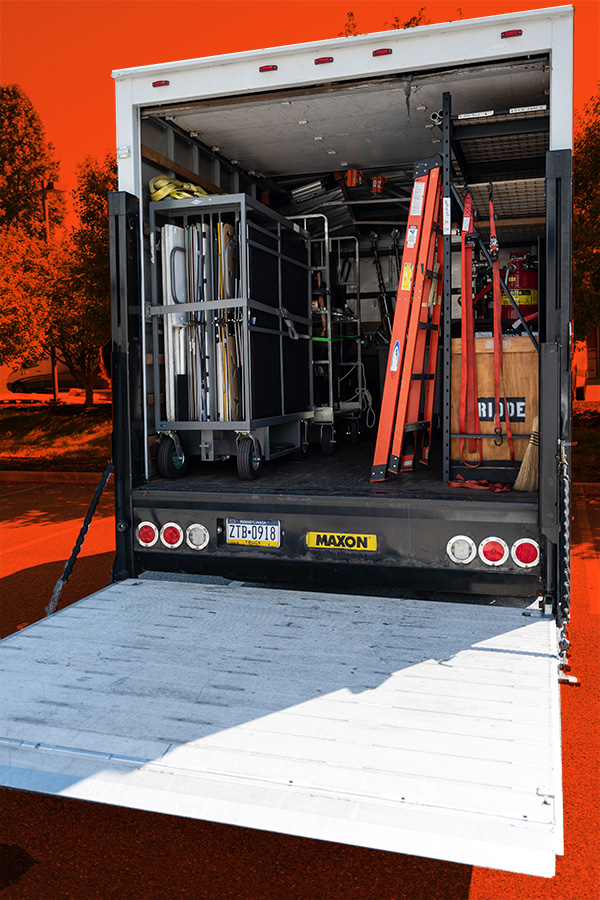 Triode Isuzu grip truck with equipment